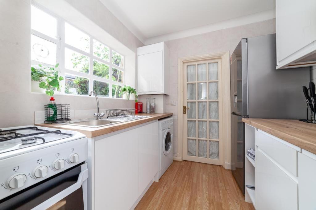 One Bedroom Flat In The Heart Of Brixton ロンドン エクステリア 写真